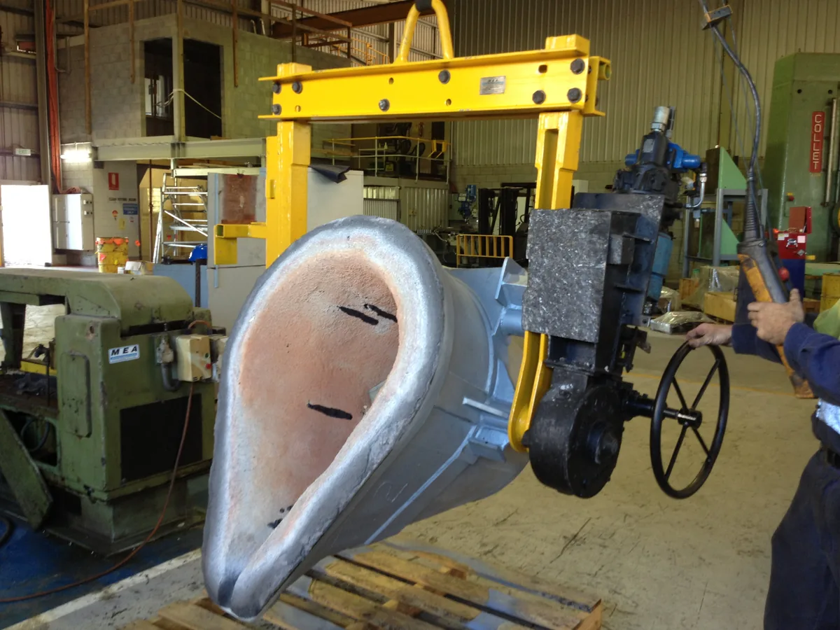 Metal Pouring Barrel Ladle Refurbishment